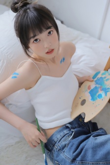 他缓慢而有力的撞着